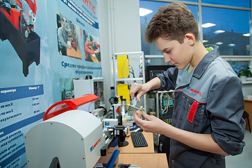 Станок токарный с числовым программным управлением, оснащенный щитком-экраном из оргстекла – портал поставщиков НСППО - 6